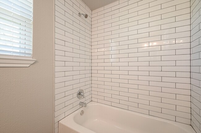 Building Photo - 1541 Garden Rd
