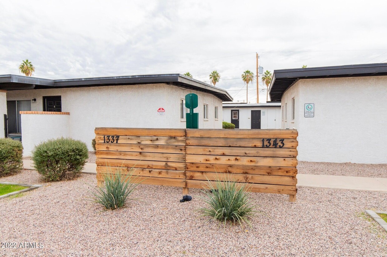 Foto principal - 1343 W 3rd St