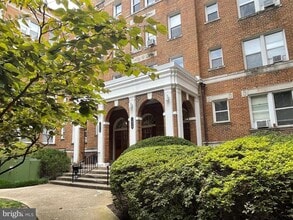 Building Photo - 1820 Clydesdale Pl NW