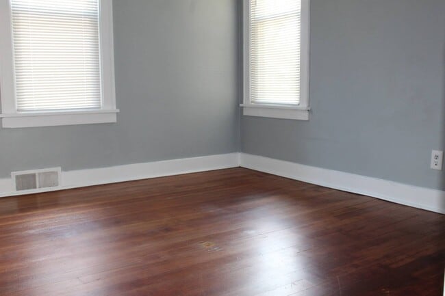 Building Photo - 653 Chartres St