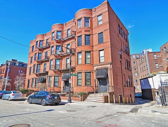 Building Photo - 23 Saint Stephen St