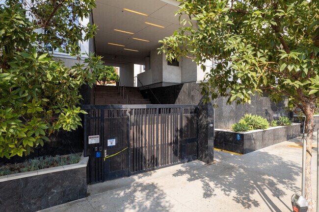 Entrada - The Residences at 7th Apartments