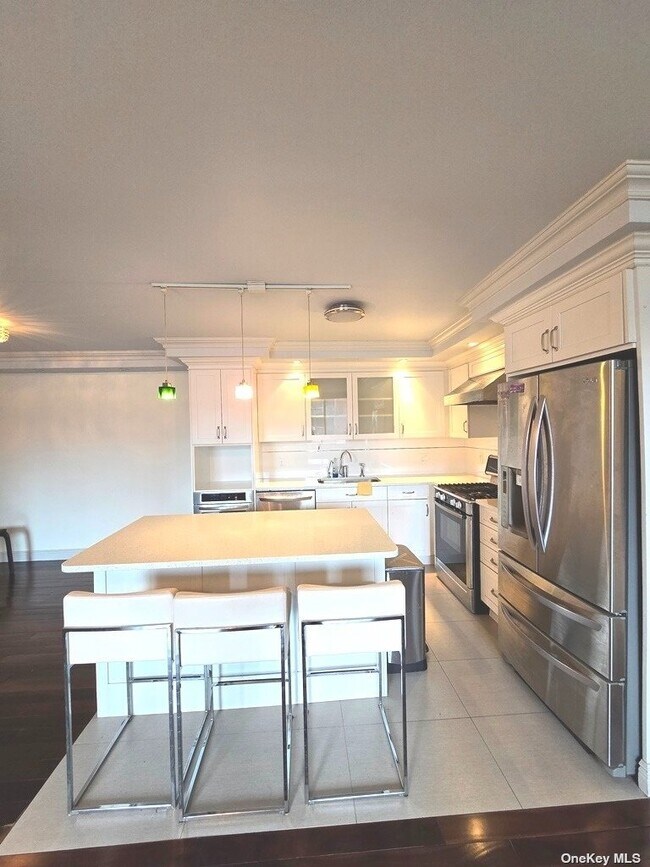 Foto del edificio - 136-24A Maple Ave