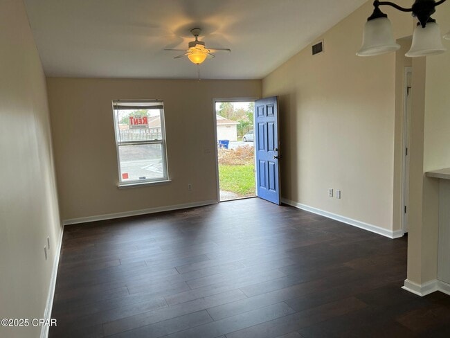 Foto del edificio - 1251 Oak Ave