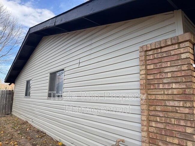 Building Photo - 3165 St Catherine St