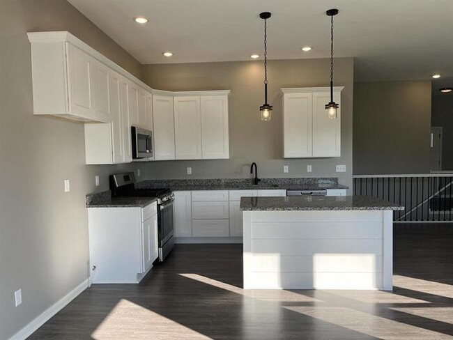 Building Photo - Stunning brand new 3 Bed 2 Bath Ranch Home