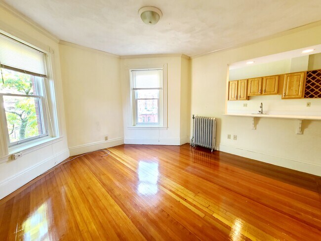 Building Photo - 381 Beacon St