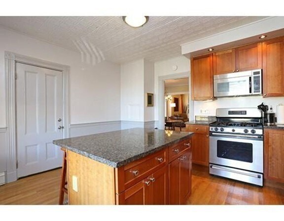 Primary Photo - 560 E 6th St