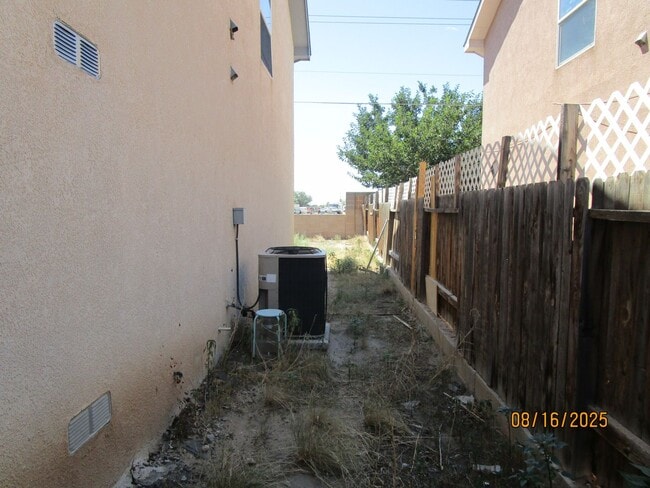 Foto del edificio - NW 3BR 2 1/2B 1605SF