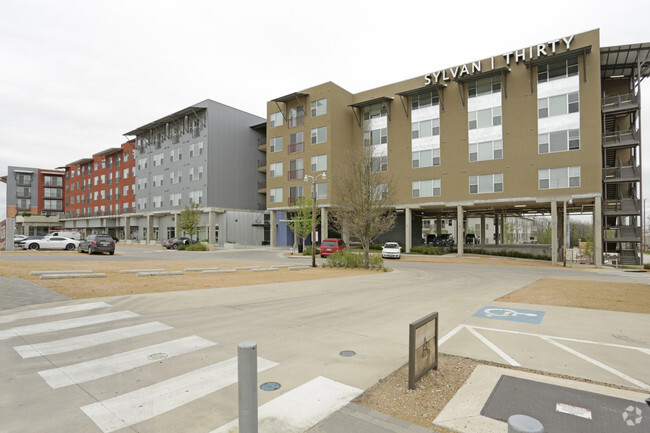 Sylvan Thirty Apartments Dallas