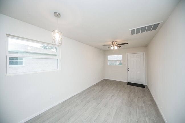Building Photo - 5042 Mallow St