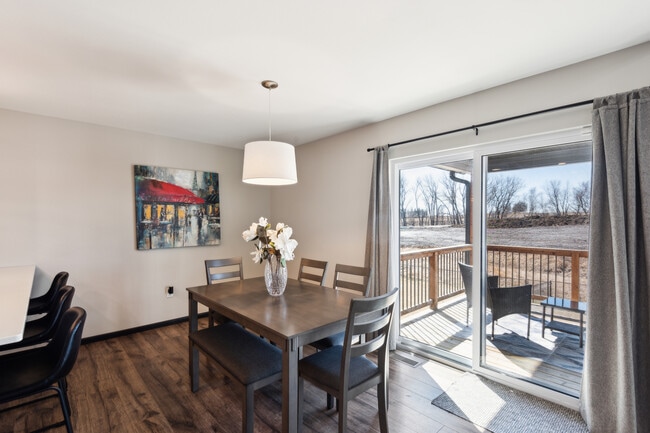 Foto del edificio - 402 Dawson Dr