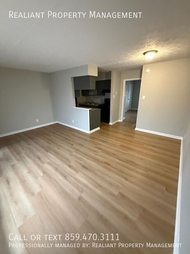 Building Photo - 2021 Cambridge Dr