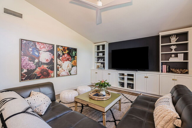 Building Photo - 10511 E Terra Dr