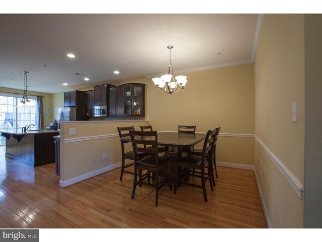Building Photo - 3249 Brookside Dr