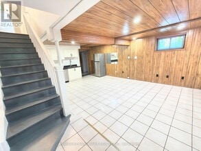 Building Photo - 100 Kingslake Rd