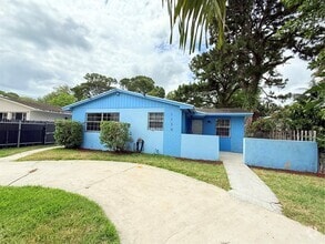 Building Photo - 1130 Kasim St