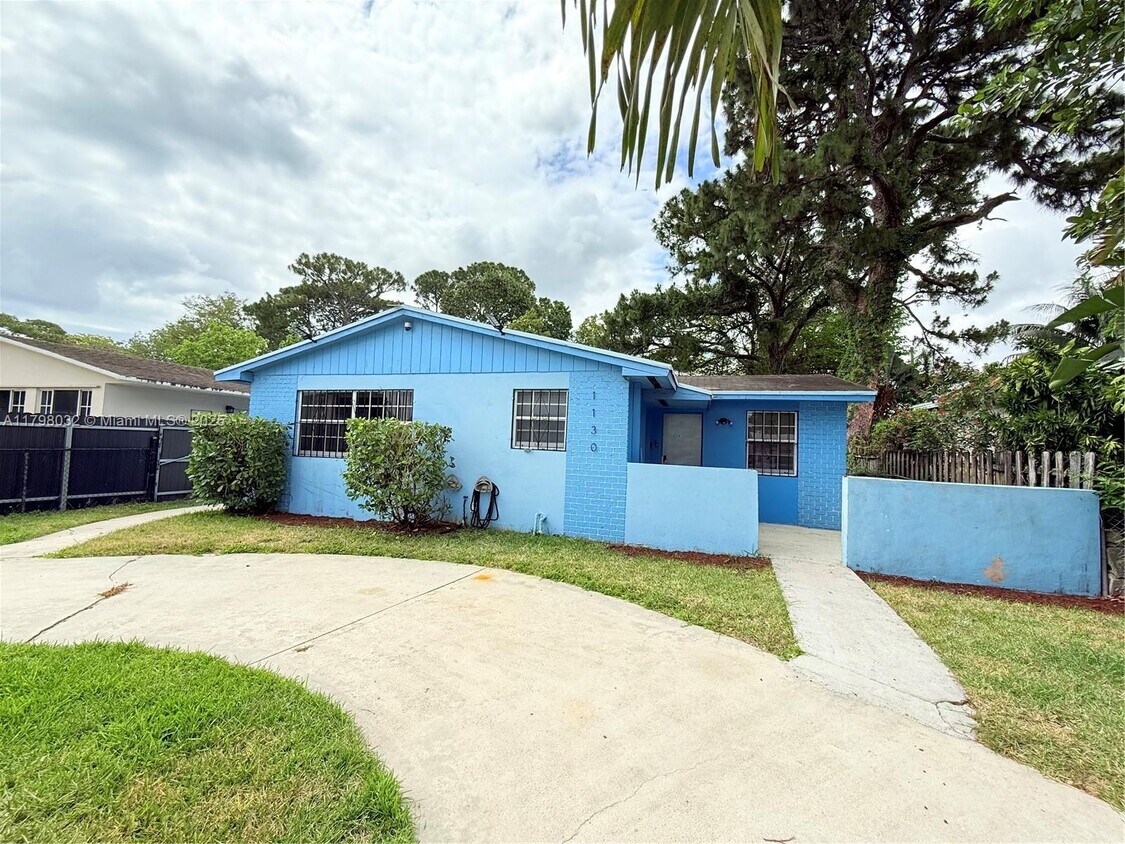 Primary Photo - 1130 Kasim St