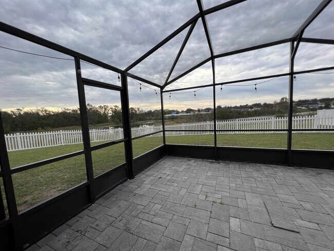 Building Photo - 329 Highland Meadows Dr