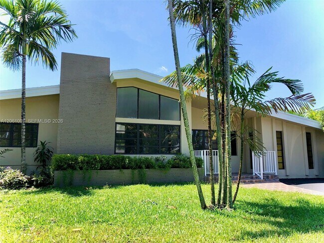 Foto del edificio - 2560 NE 200th St