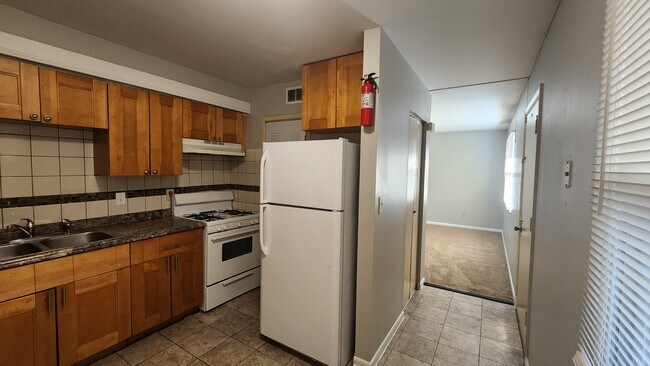 Foto del edificio - 102 W 8th Ave