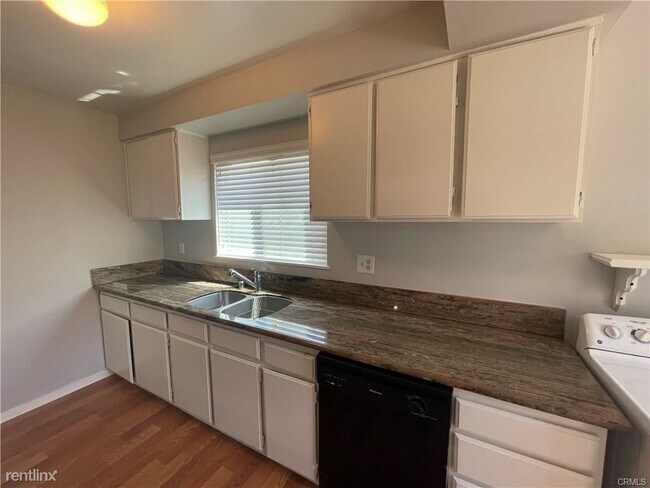 Foto del edificio - 4 br, 2 bath House - 326 E Linfield St