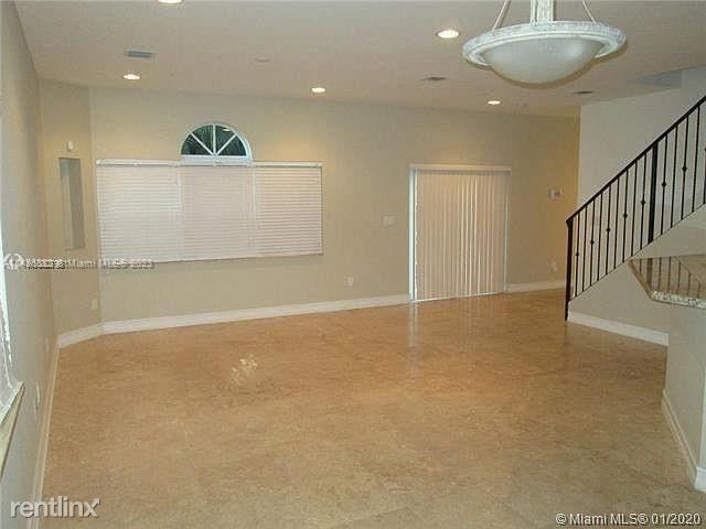 Building Photo - 4 br, 3.5 bath House - 913 SW 8th St