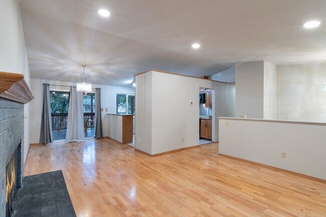 Building Photo - 17411 Woodland Dr