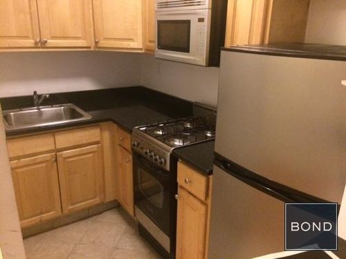 Building Photo - 330 E 85th St
