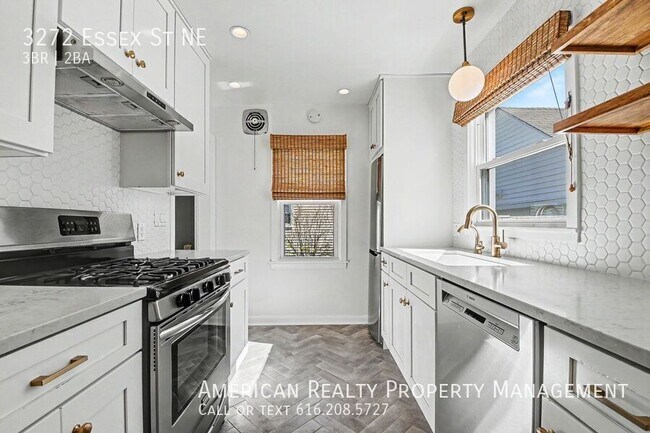 Foto del edificio - 3272 Essex St NE