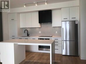 Building Photo - 899 Queen St E