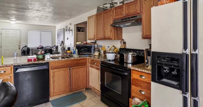 Building Photo - 925 Hathaway Dr