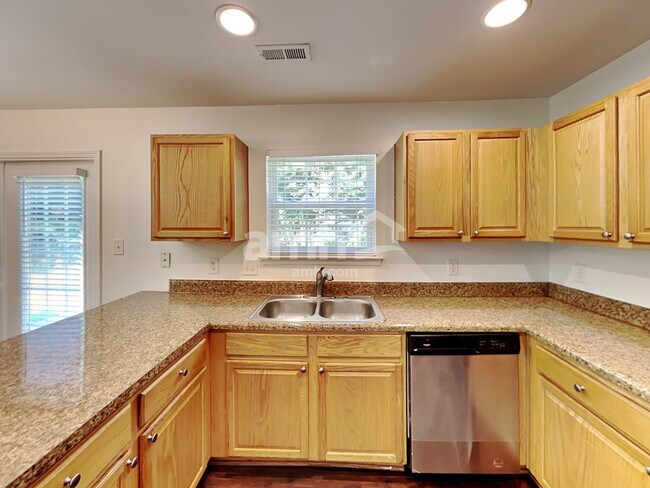 Foto del edificio - 10713 Haddington Dr NW