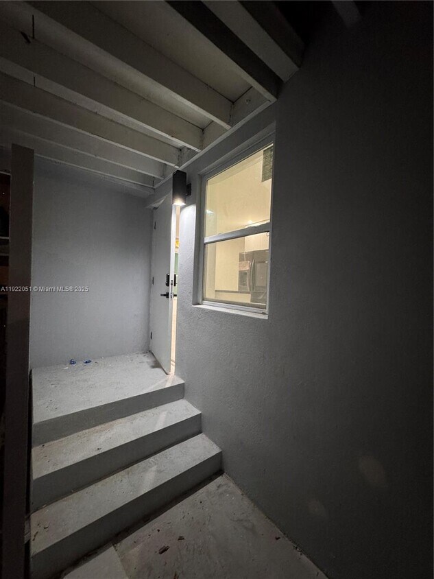 Foto principal - 2353 SW 11th Terrace