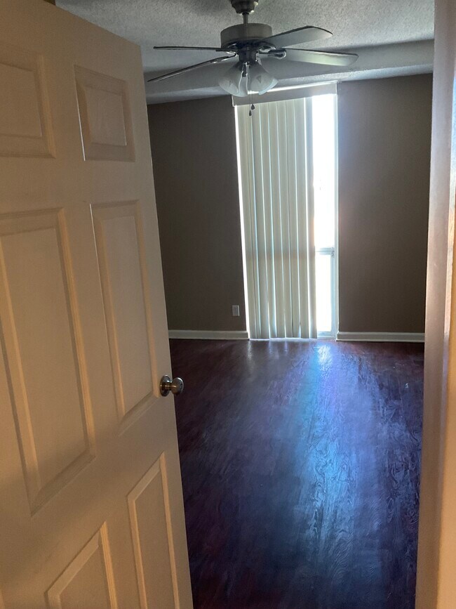 Foto del edificio - 1271 Poplar Ave