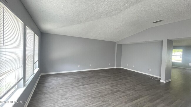 Building Photo - 2387 Brian Lakes Dr E