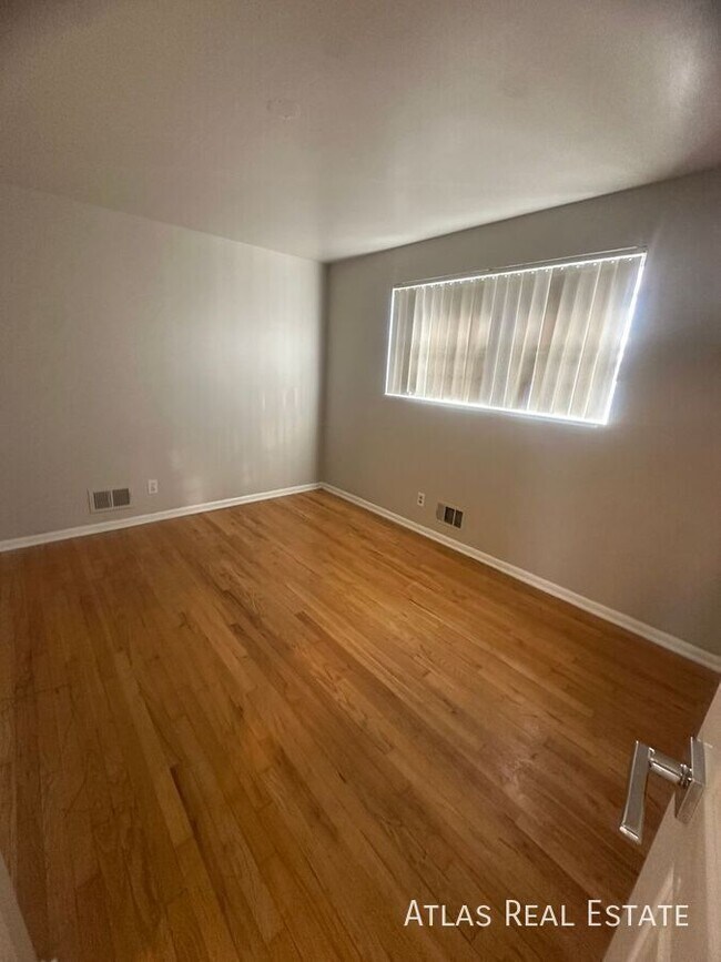 Foto del edificio - Updated 4-Bedroom Rental with Large Garage...