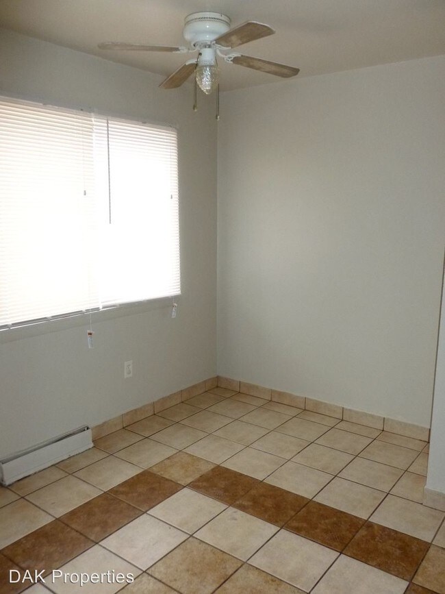 Foto del edificio - 8726 W Silver Spring Dr