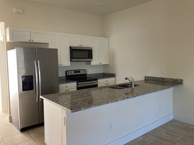 Building Photo - 512 SW 8th Pl