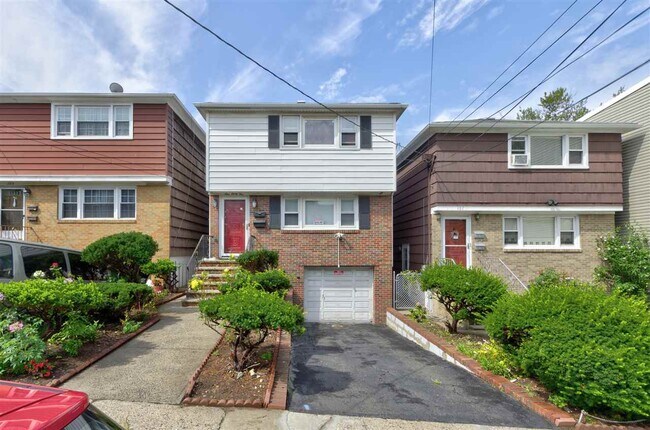 Building Photo - 135 McAdoo Ave