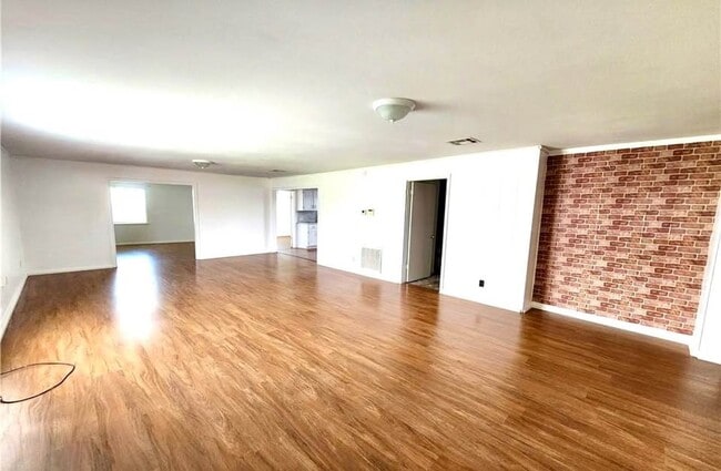 Building Photo - 734 Bellanger St