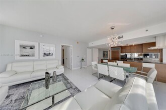 Building Photo - 495 Brickell Ave