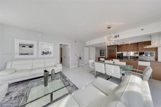 Building Photo - 495 Brickell Ave