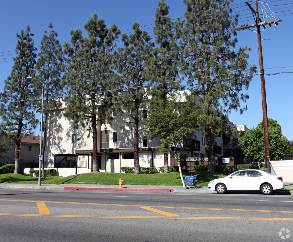 Foto del edificio - Reseda Manor