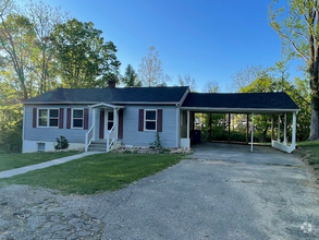 Building Photo - 702 Southgate Dr