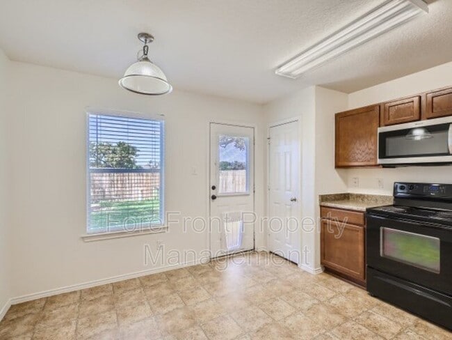 Building Photo - 8623 Silver Willow