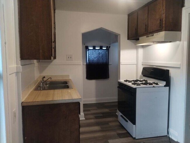 Foto del edificio - 1934 Brame Pl