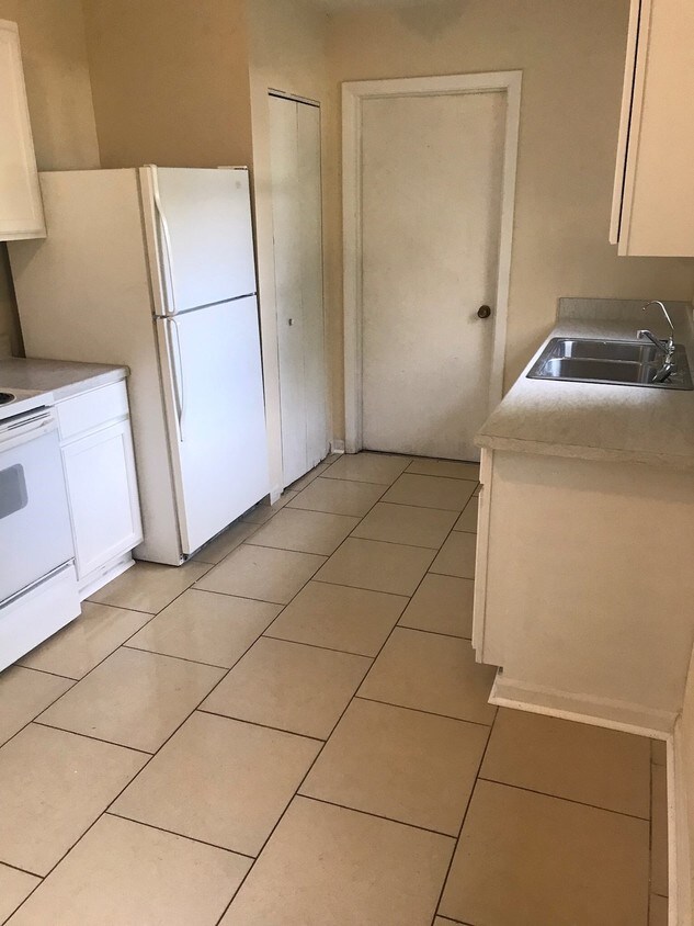 Building Photo - 6143 Sabre Dr