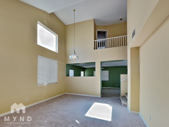 Building Photo - 695 Emerald City Ave