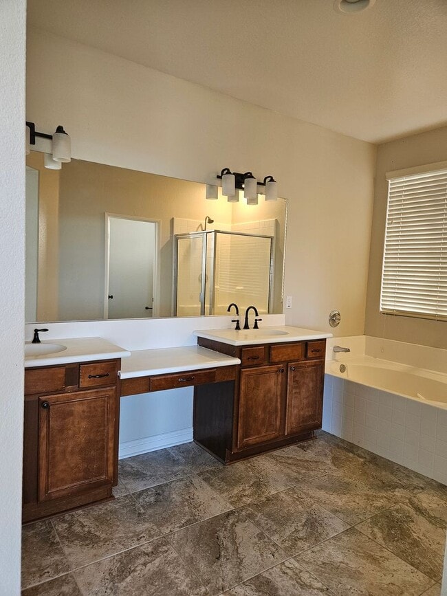 Building Photo - 13141 High Crest Rd